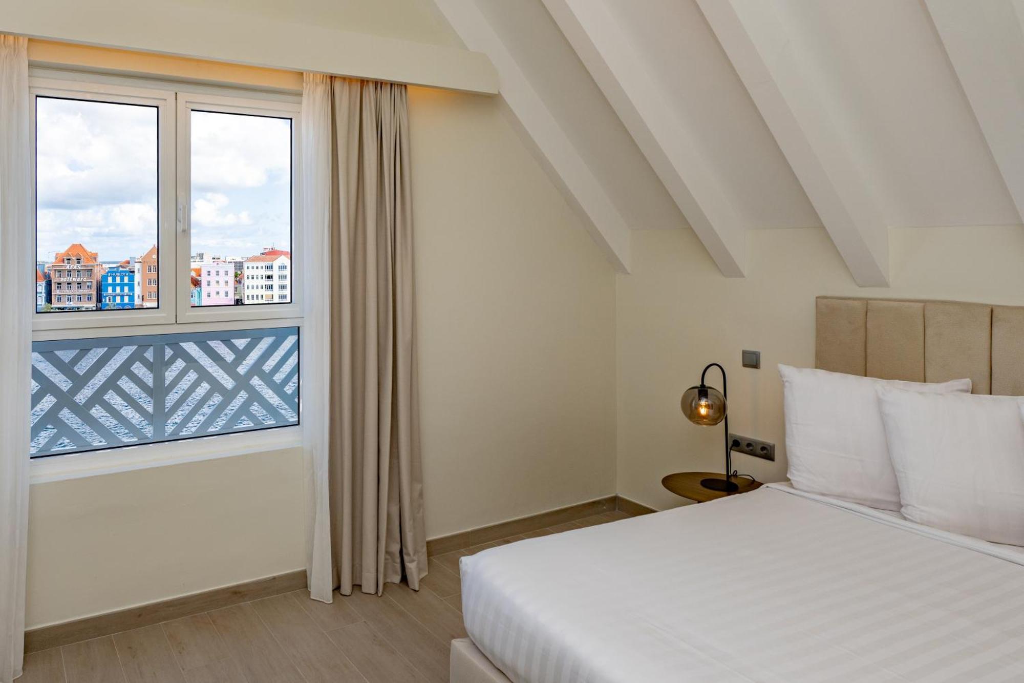 Harbor Hotel & Casino Curacao Вилемстад Стая снимка